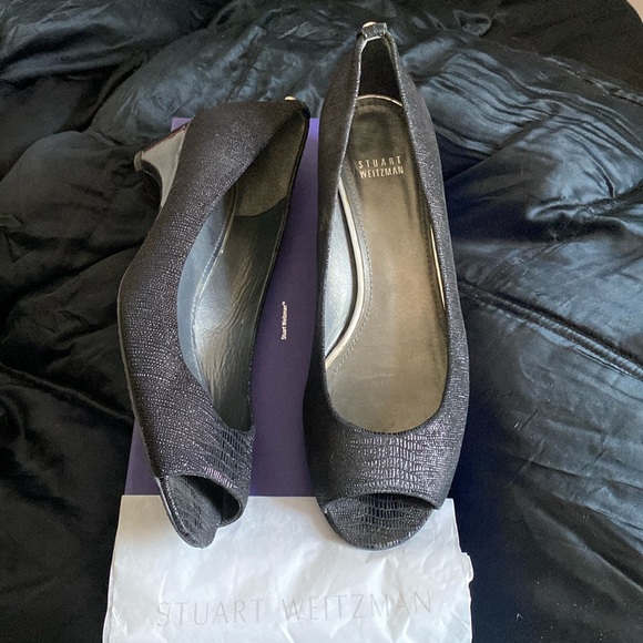 Stuart Weitzman Shimmering Snake Texture Leather Dark Silver Lining Logo Shoes - Picture 1 of 16